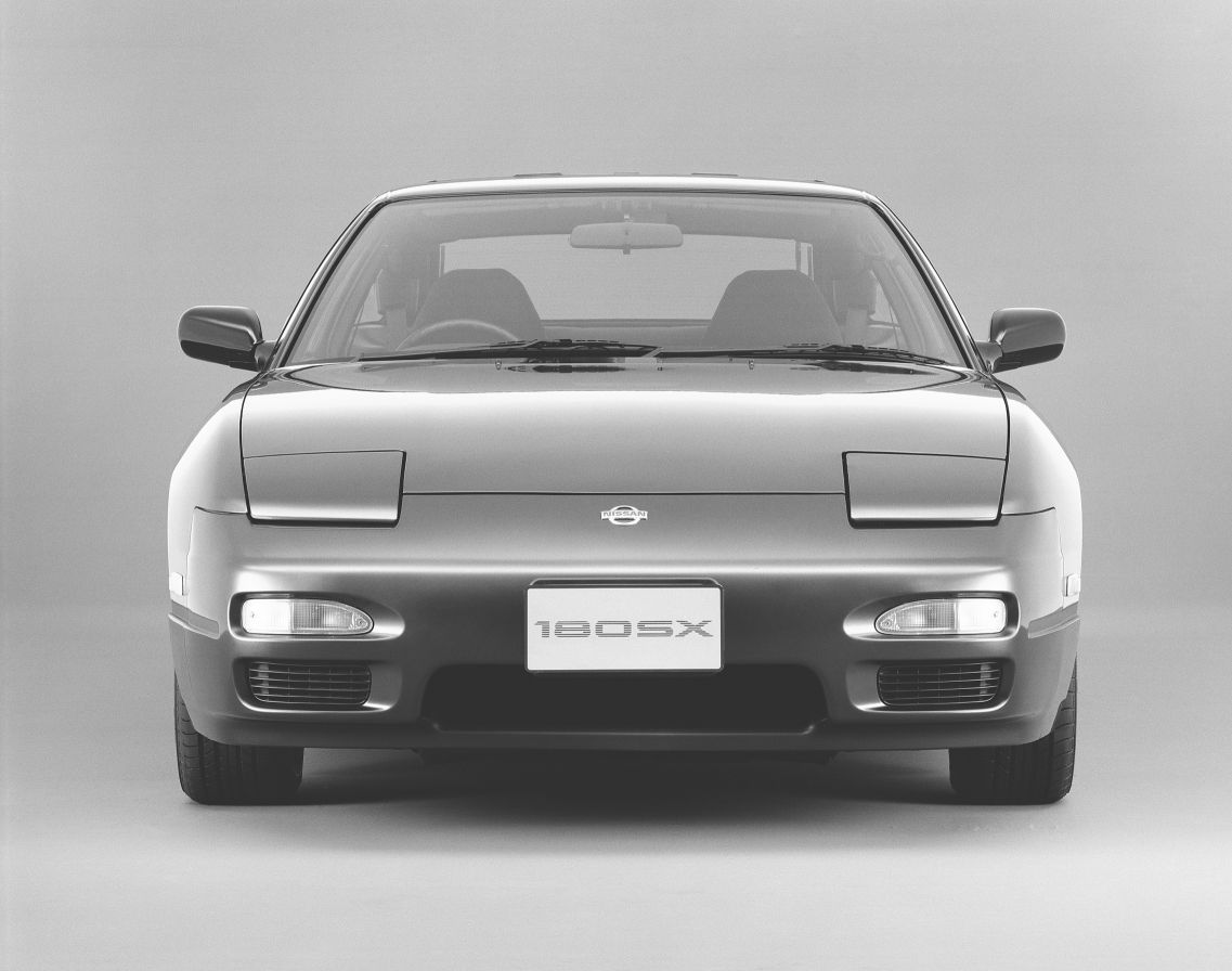 片岡英明さんから出題 世界初のリトラクタブル ヘッドライトを採用した量産乗用車は カーデイズマガジン