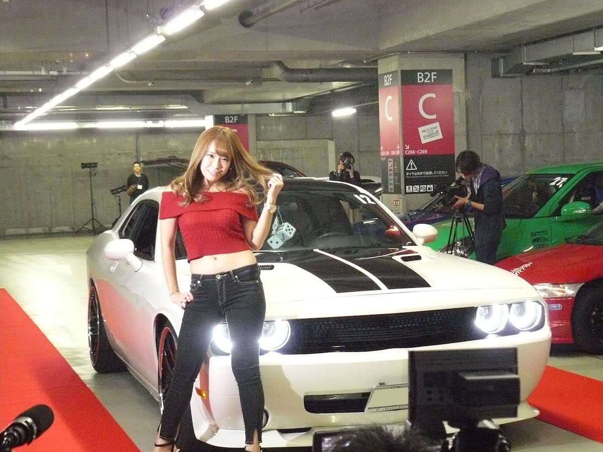 車イベント 東京ガールズ カー コレクション 秋葉原の地下で行われたクルマのファッションショー カーデイズマガジン