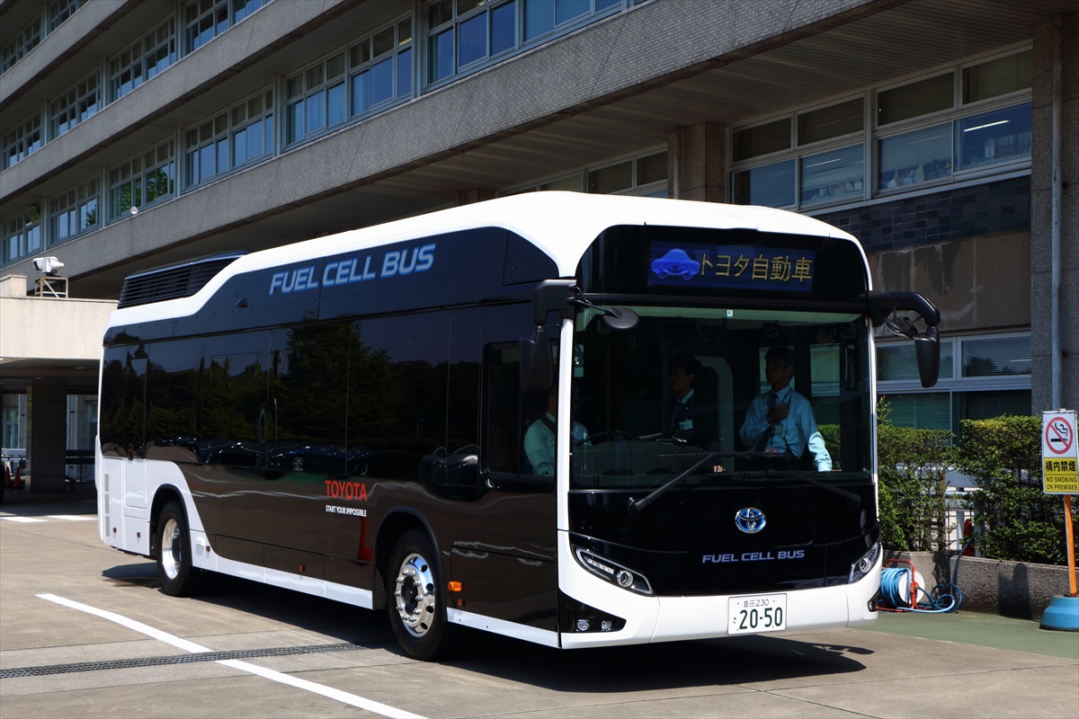 新車情報】MIRAIの次はバスに！トヨタの燃料電池バス「SORA」が市販化 