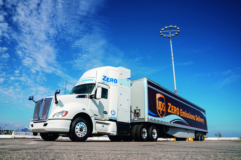 トヨタはアメリカのトラックメーカー、ケンワースと共同開発した水素燃料電池トラックを使い、実証実験を開始
