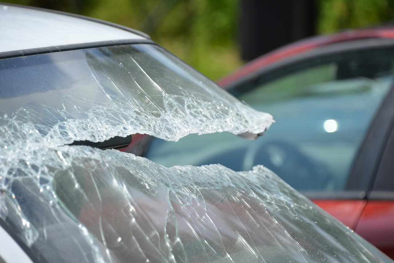 車のガラスが割れる原因とは 対処法やよくある疑問について解説 カーデイズマガジン